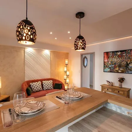 Apartman Romantic Day - Luxury Flat - Historic Centre !